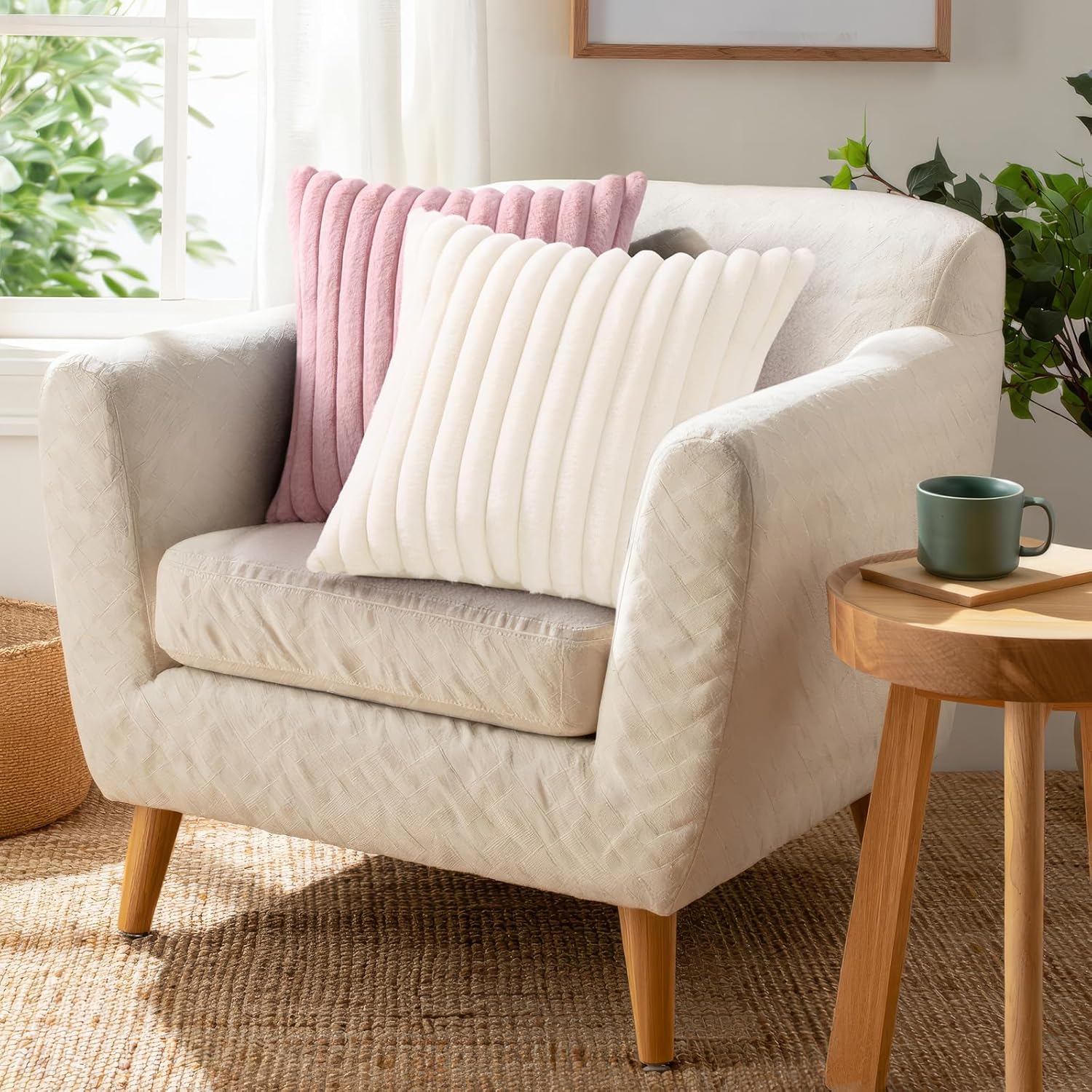 Detalle 2 de Pallene Faux Fur Plush Throw Pillow Covers (Set of 2) 18x18 in Cream White