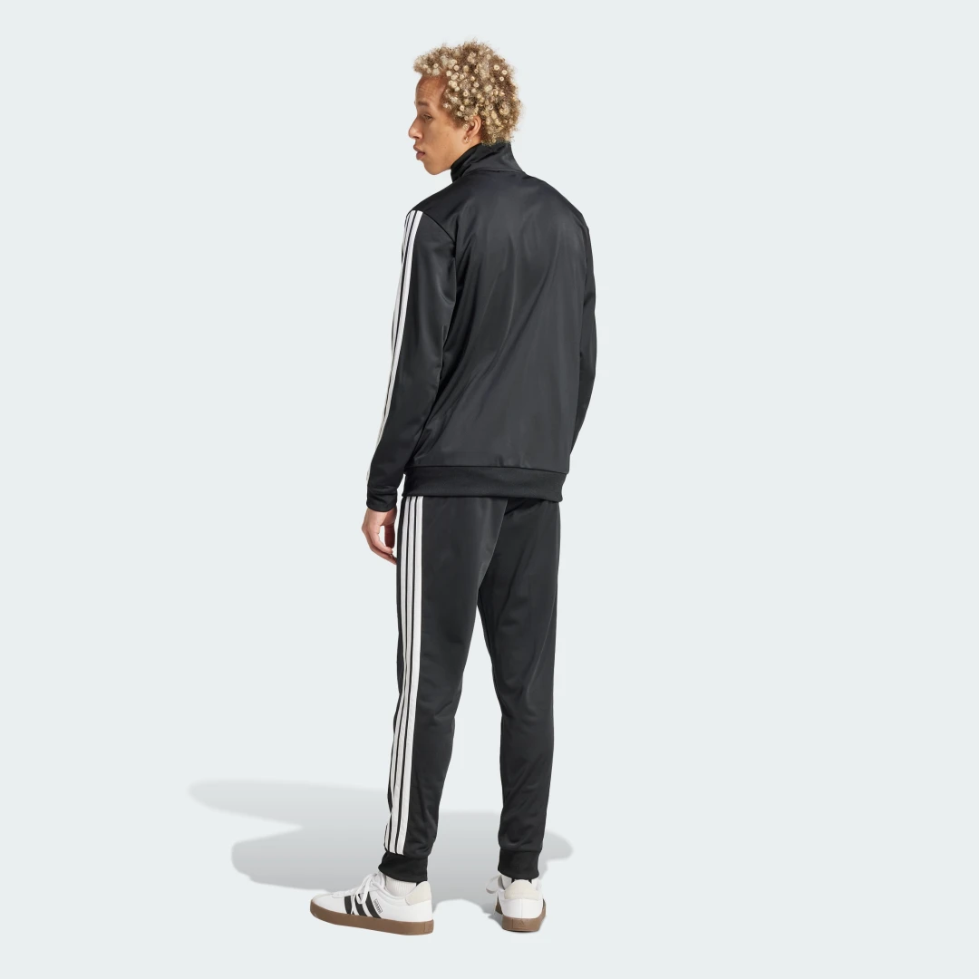 Detalle 2 de CHÁNDAL DAYREADY de Adidas en negro: comodidad diaria con estilo minimalista