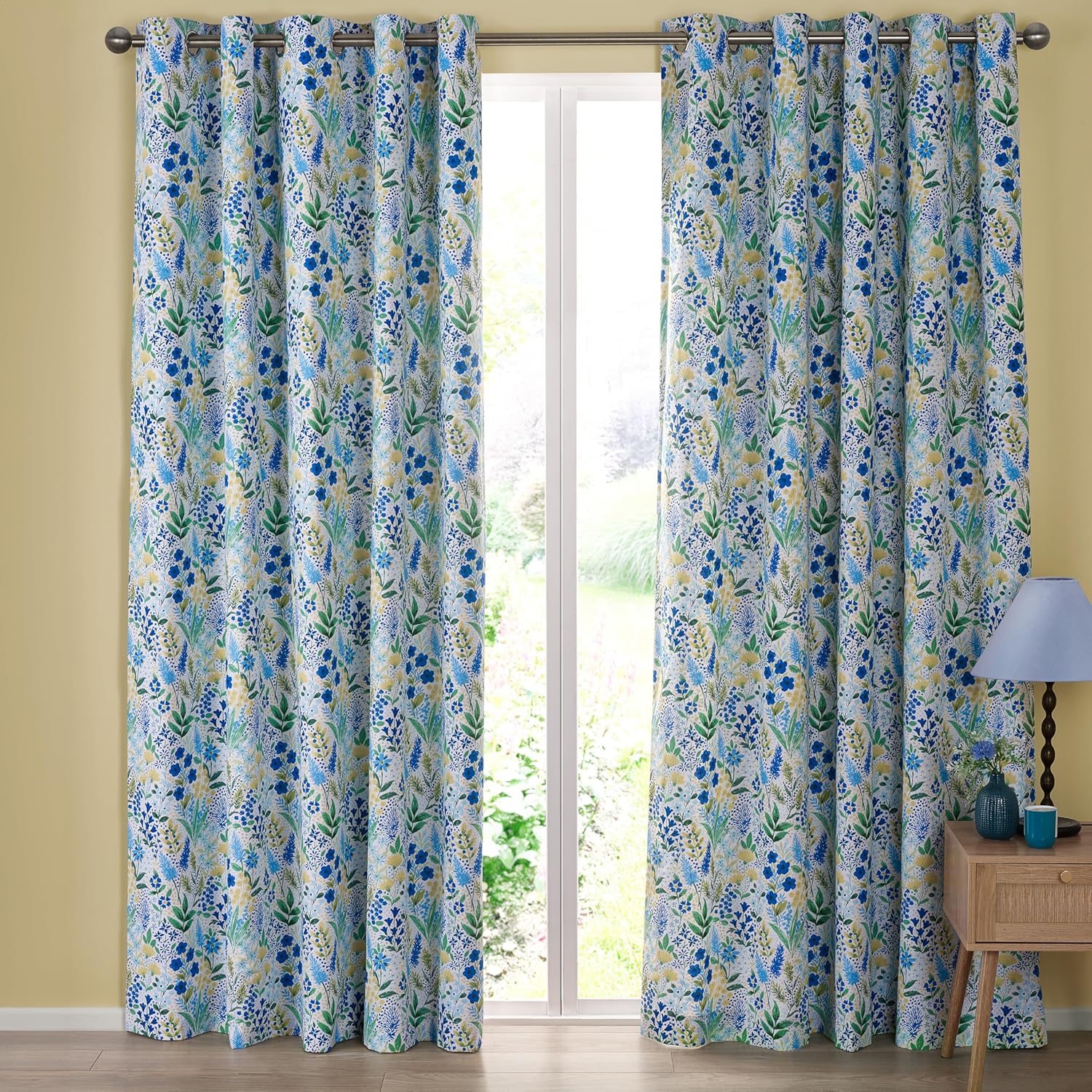 Thumbnail 1 de Catherine Lansfield Tilly Floral fully reversible eyelet curtains (66x90 inch), two panels