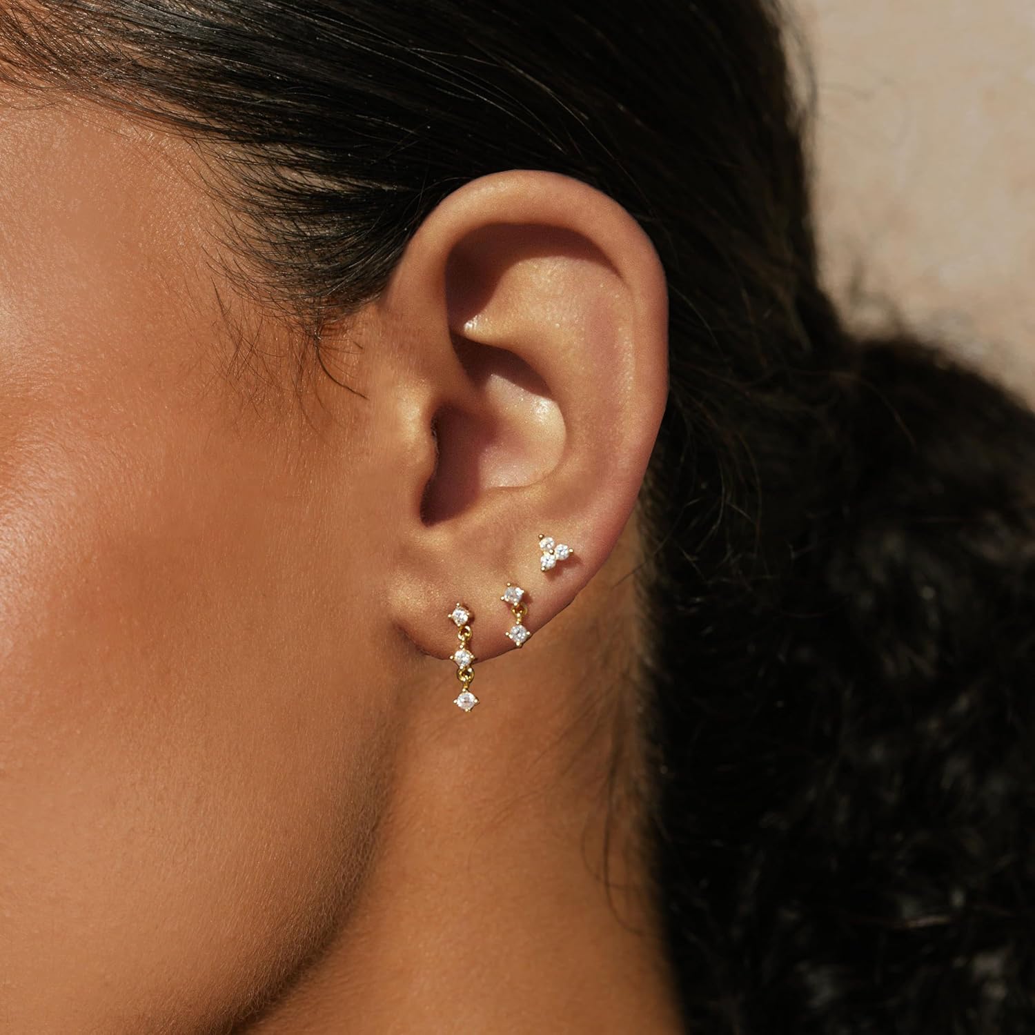 Detalle de SELSHE Gold Hoop Earrings 14k Gold-Plated
