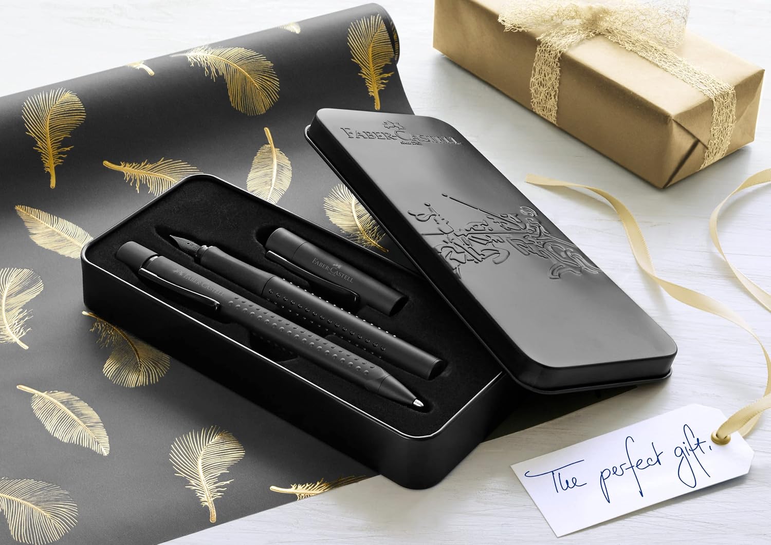 Detalle de Faber-Castell Set Stilo Sfera Grip Edition All Black: regalo elegante in astuccio metallico
