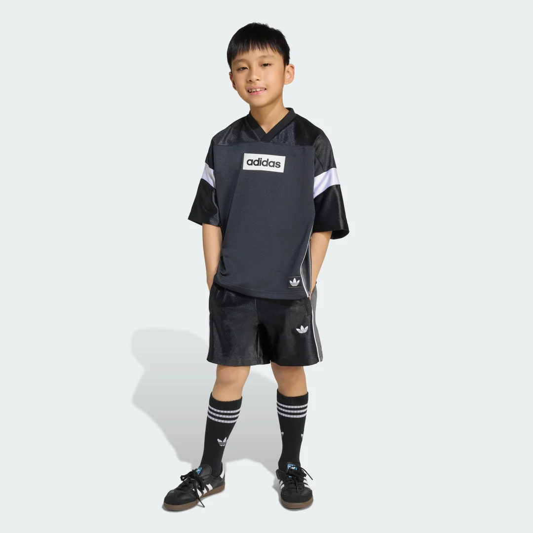 Detalle de Adidas Short Tee Set Kids en negro – conjunto corto para niños