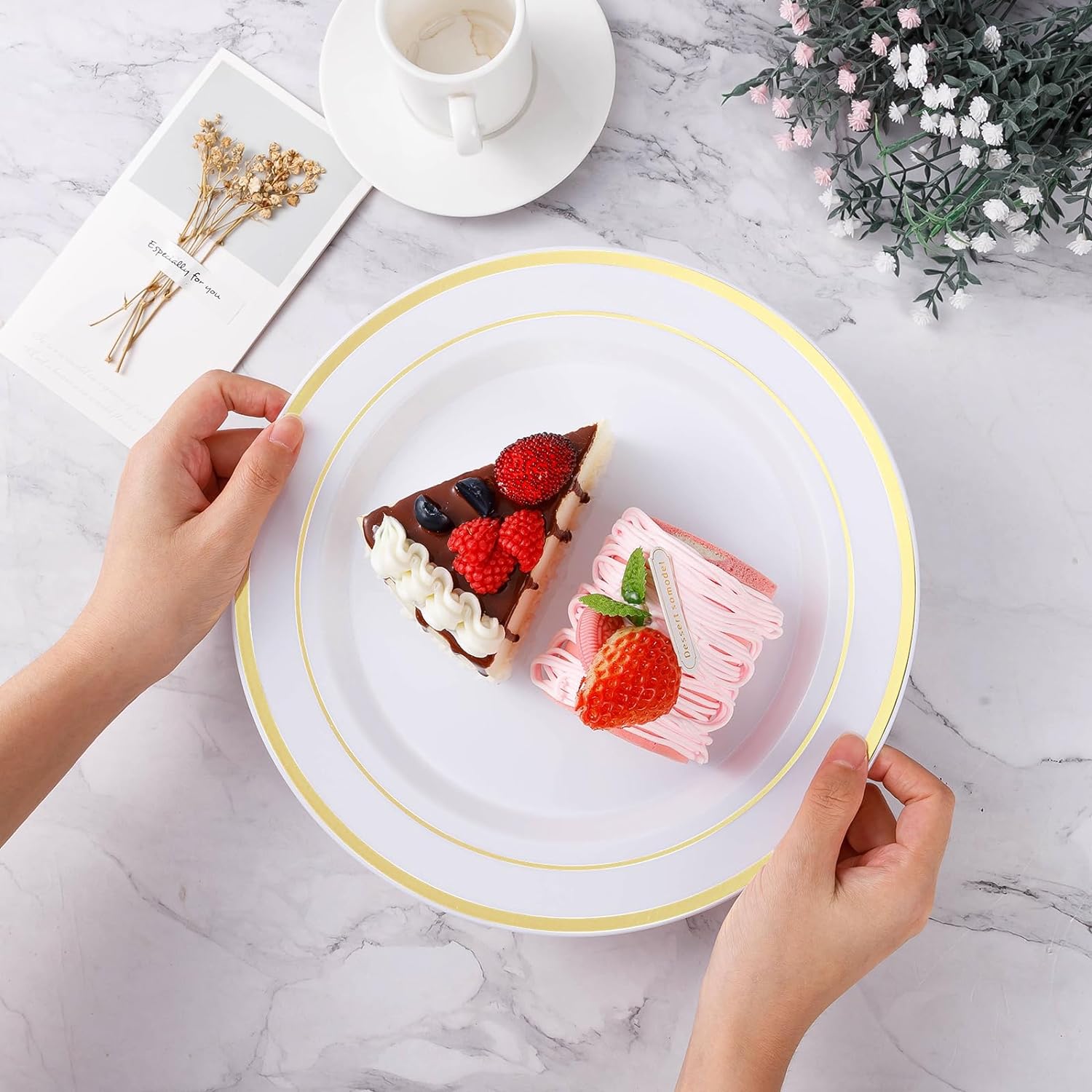 Detalle de Gold disposable party plates 200 count