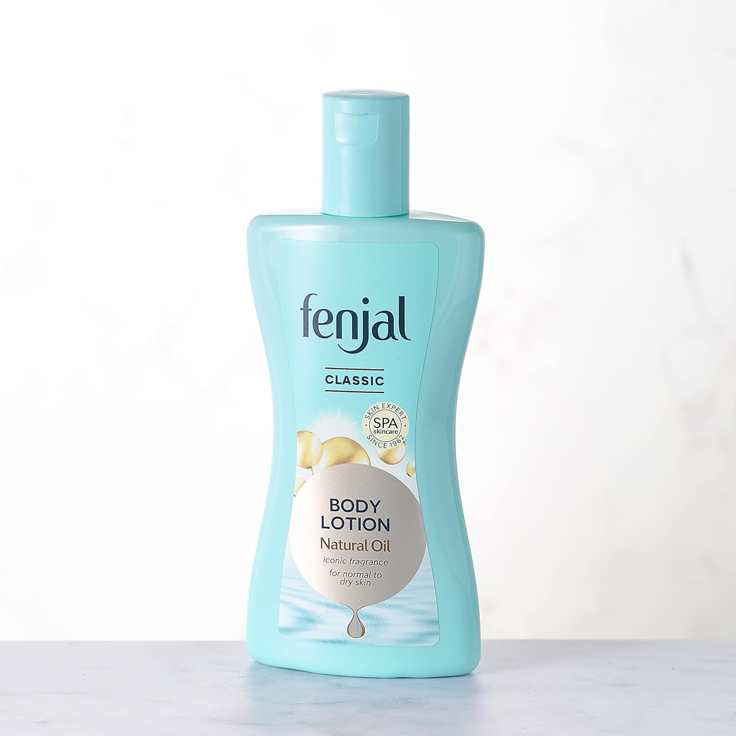 Detalle de Fenjal Classic Luxury Hydrating Body Lotion 200ml – Long Lasting Moisturisation