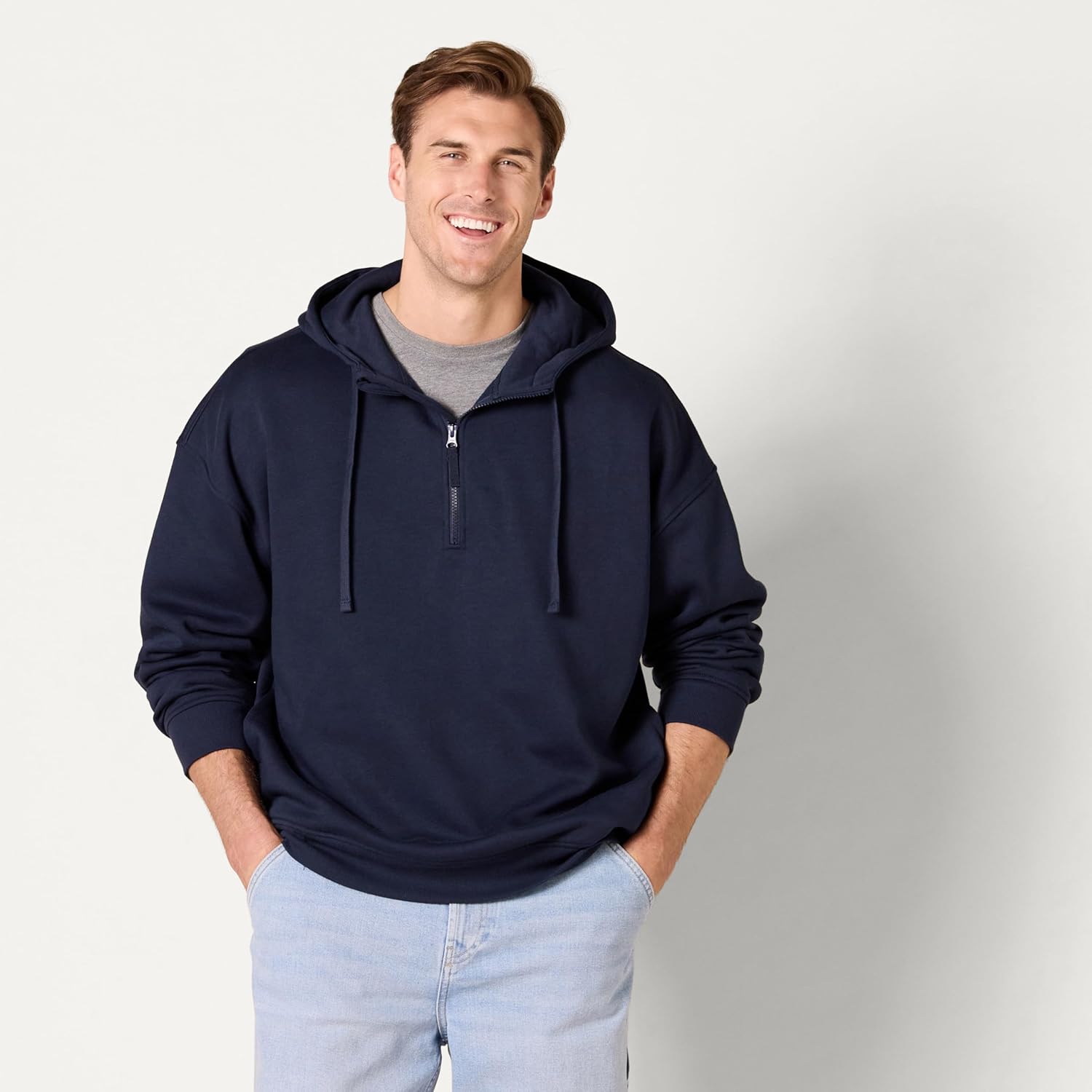 Thumbnail 2 de Amazon Essentials Herren Oversize-Kapuzensweatshirt mit Viertel-Reißverschluss (gebürstetes Fleece)