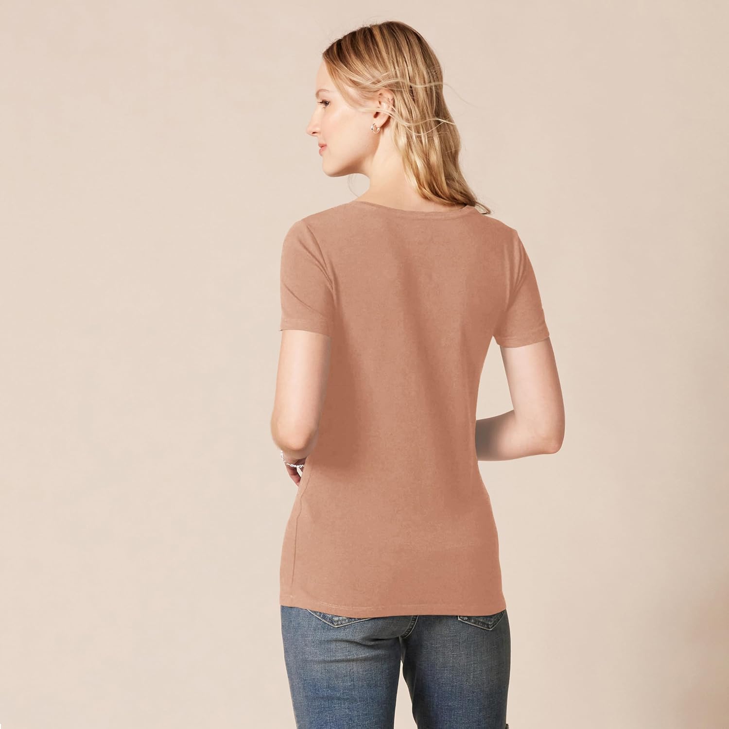 Thumbnail 2 de Amazon Essentials T-Shirt à Manches Courtes pour Femme – Coupe Standard, Col en V, Packs Multiples