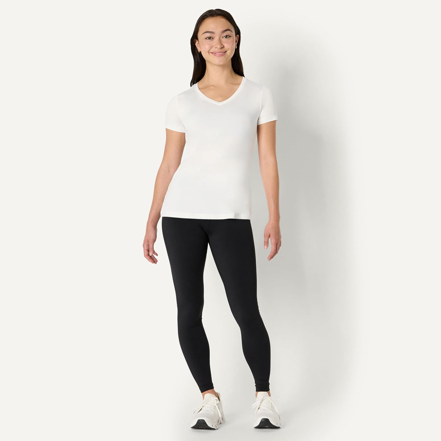 Thumbnail 4 de Amazon Essentials Damen Active Quick-Dry Tech Stretch T-Shirt mit V-Ausschnitt, 2er-Pack (Kurzarm, in Übergröße erhältlich)