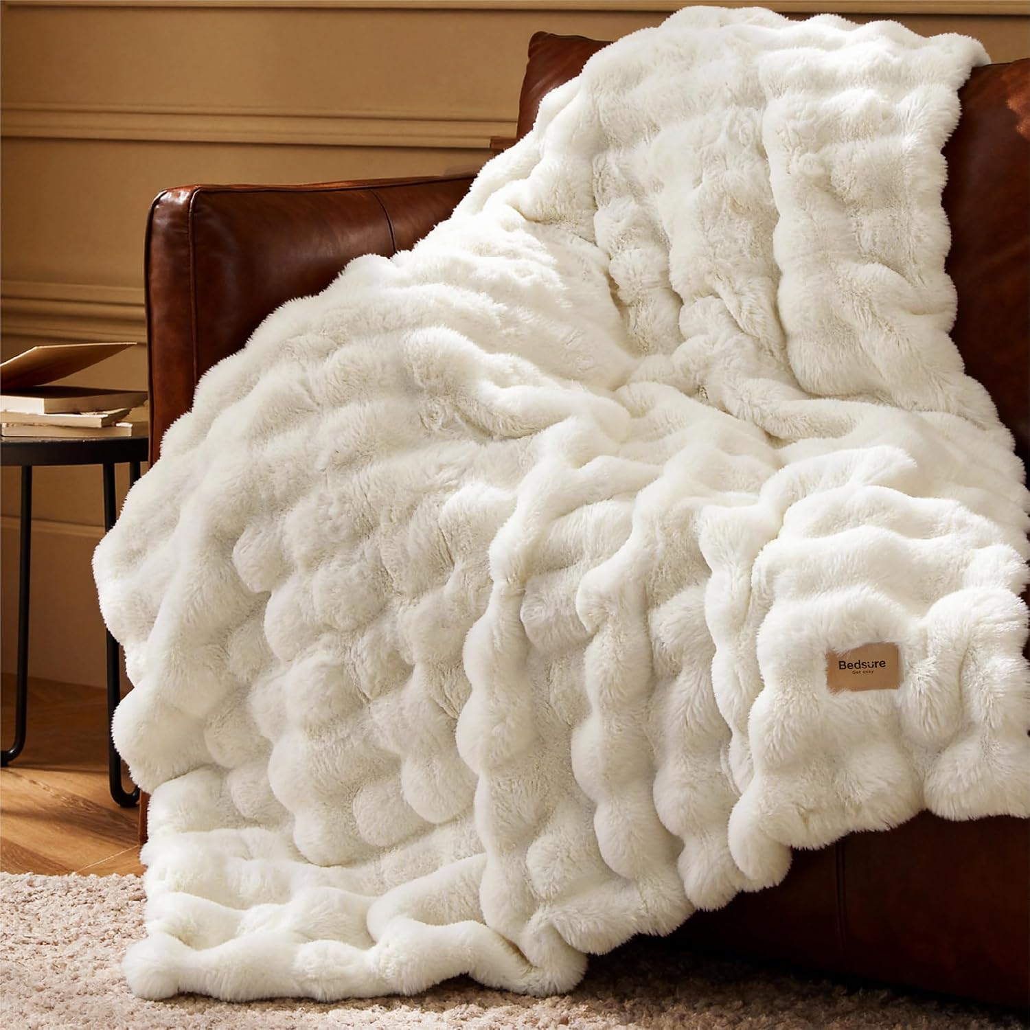 Detalle de Bedsure Faux Fur Throw Blanket, 50 x 60 in