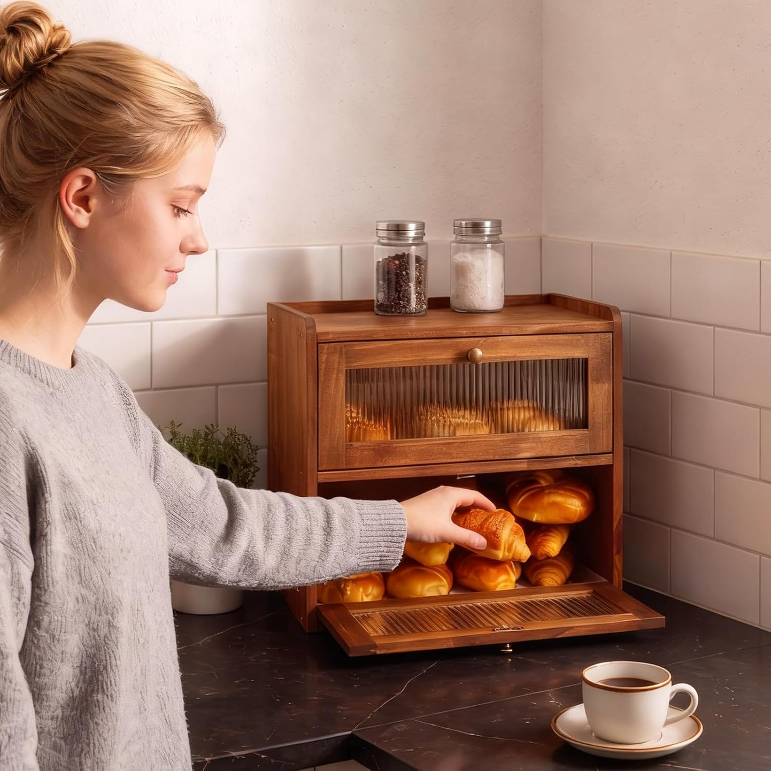 Detalle 2 de Alpeir Double-Layer Bread Box, Brown Pine Wood with Acrylic Window and Vents
