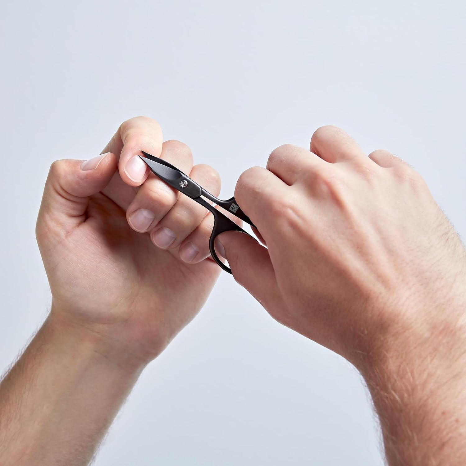 Detalle 2 de ZWILLING Tijeras combinadas para uñas y cutículas ✂️, precisión, negras, 90 mm