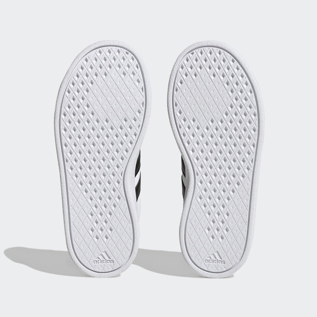 Detalle de Adidas Breaknet Lifestyle Court Lace: versatilidad urbana en blanco