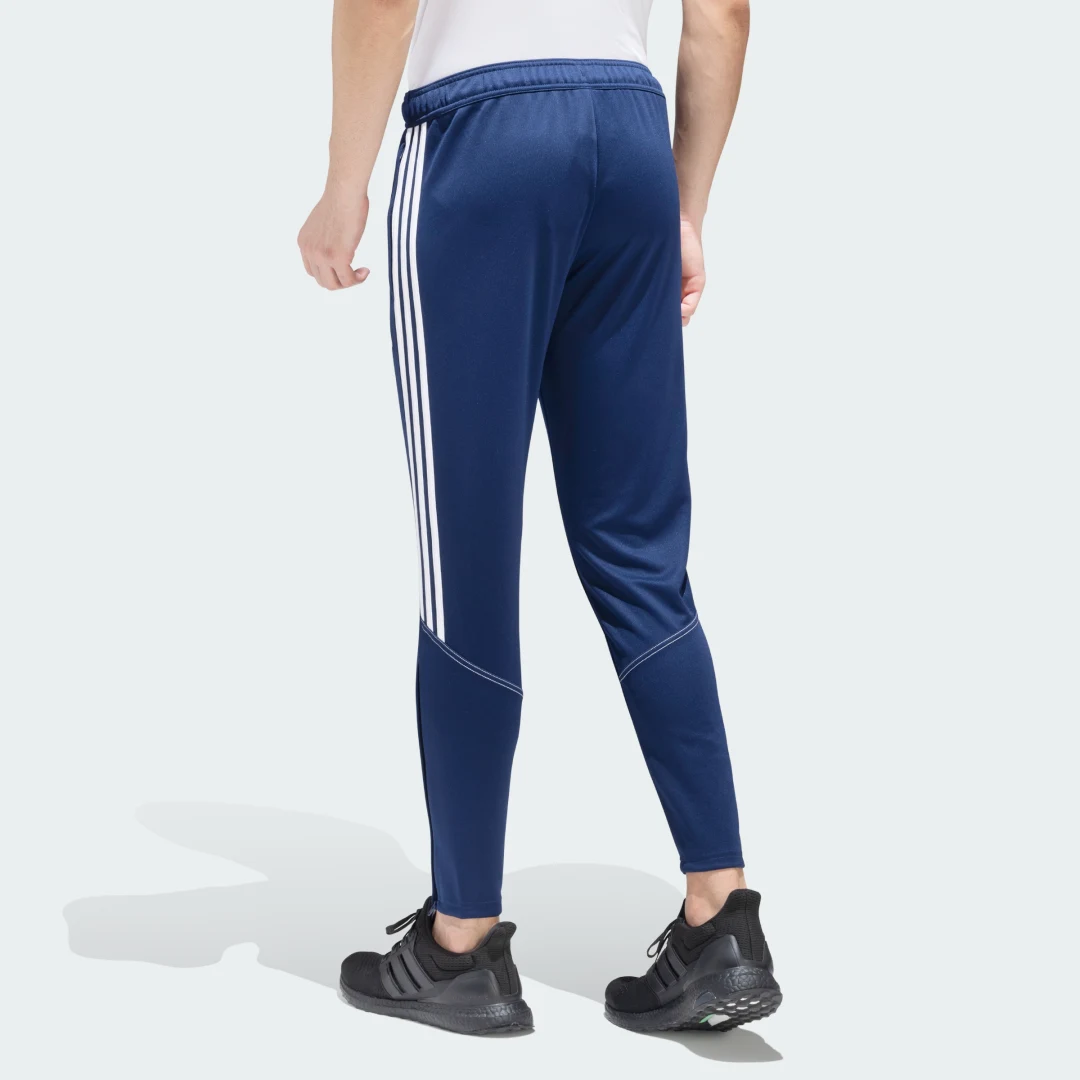Detalle de Pantalón de entrenamiento Tiro 23 Club de Adidas — azul