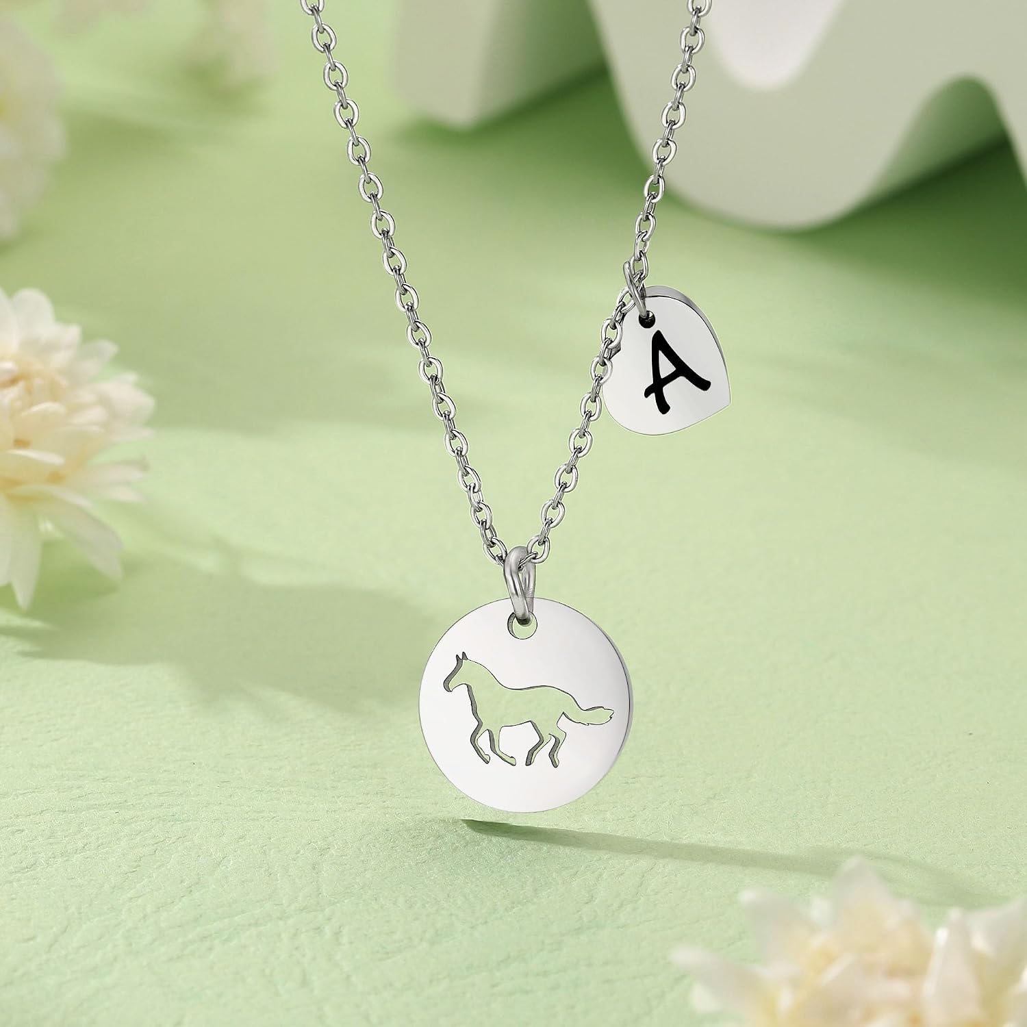 Detalle 2 de TINGN Pferde Mädchen Kette mit Herz-Anhänger und Buchstaben (A-Z) aus 316L Edelstahl