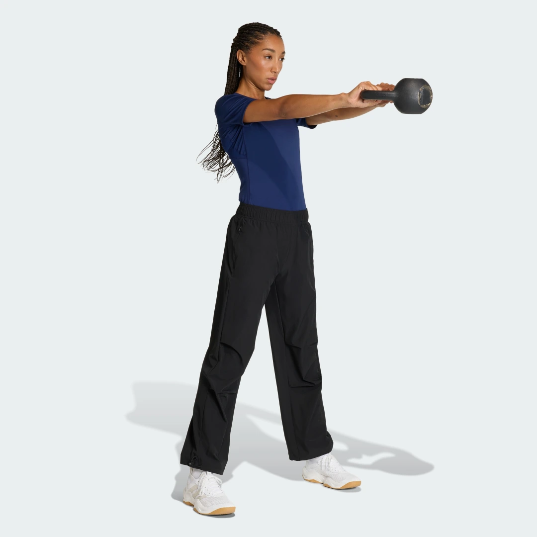 Detalle de Camiseta Techfit Training de Adidas: comodidad y rendimiento en color azul para tus entrenos
