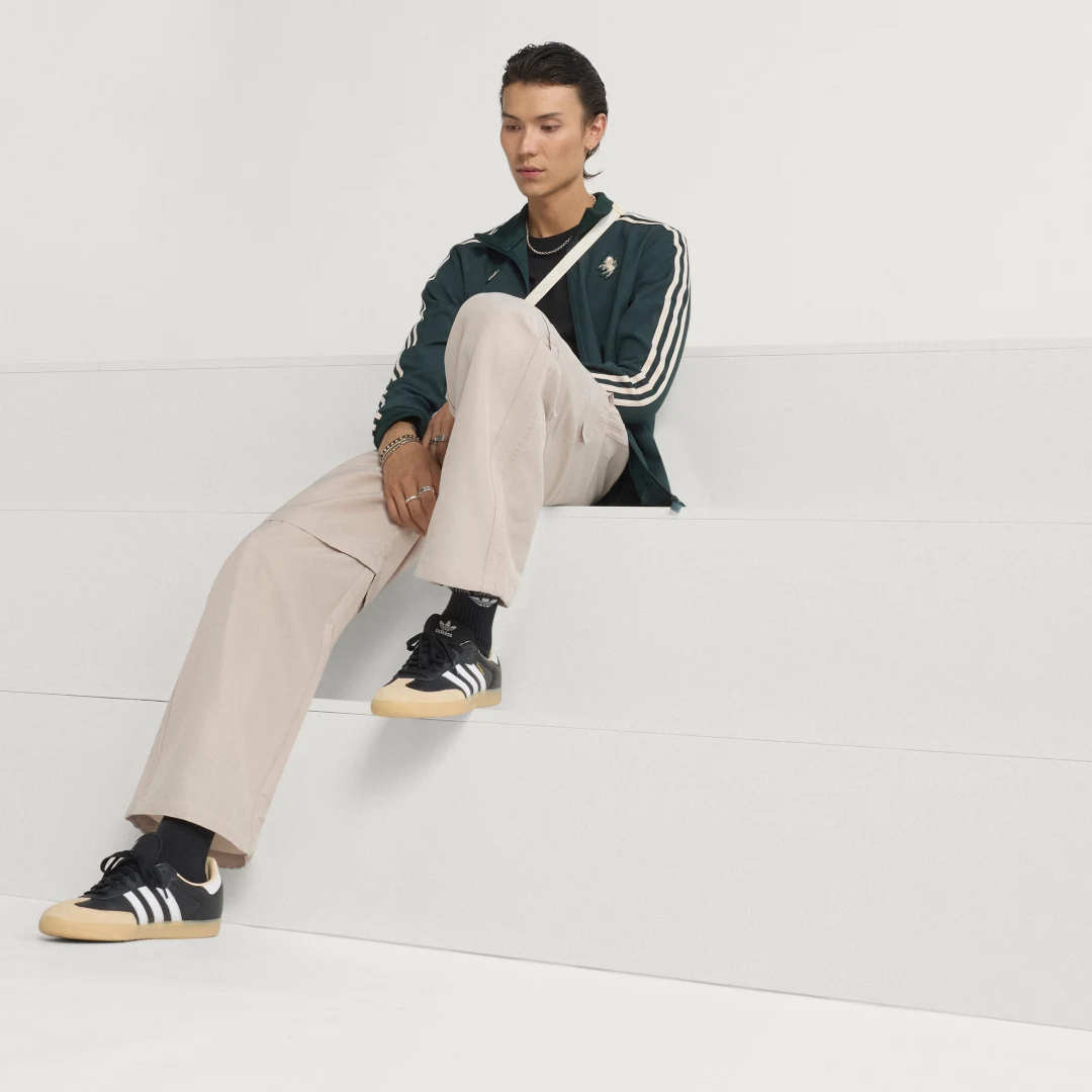 Thumbnail 3 de Chaqueta deportiva Juventus Terrace Icons de Adidas: estilo y confort para fans del club