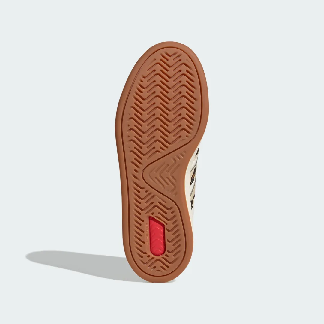 Detalle de ZAPATILLA GRAND COURT 3.0 de Adidas: estilo clásico en beige para el día a día
