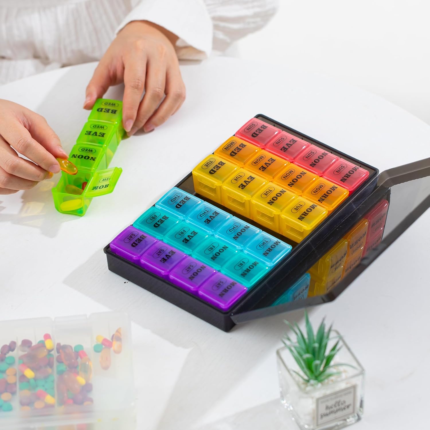 Thumbnail 5 de Weekly Pill Box 7 Day 4 Times a Day with 28 Compartments (Black, Extra Large)