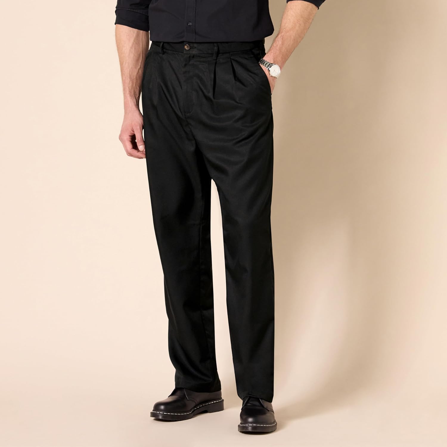 Detalle 2 de Amazon Essentials MAE65005SP18 Men's Classic-Fit Pleated Dress Trousers with Expandable Waist