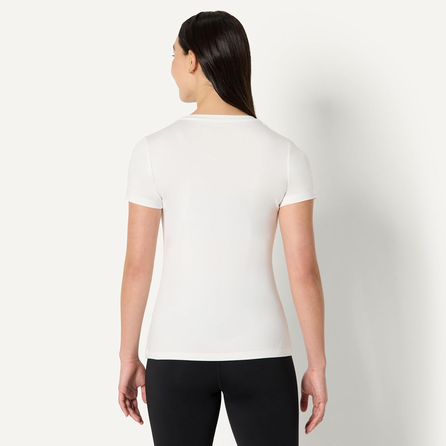 Thumbnail 2 de Amazon Essentials Damen Active Quick-Dry Tech Stretch T-Shirt mit V-Ausschnitt, 2er-Pack (Kurzarm, in Übergröße erhältlich)