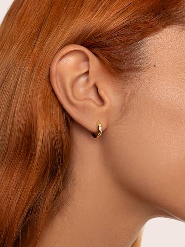 Detalle 2 de SINGULARU Pendientes Spark Color: arós pequeños con circonitas y acabado oro 18Kt