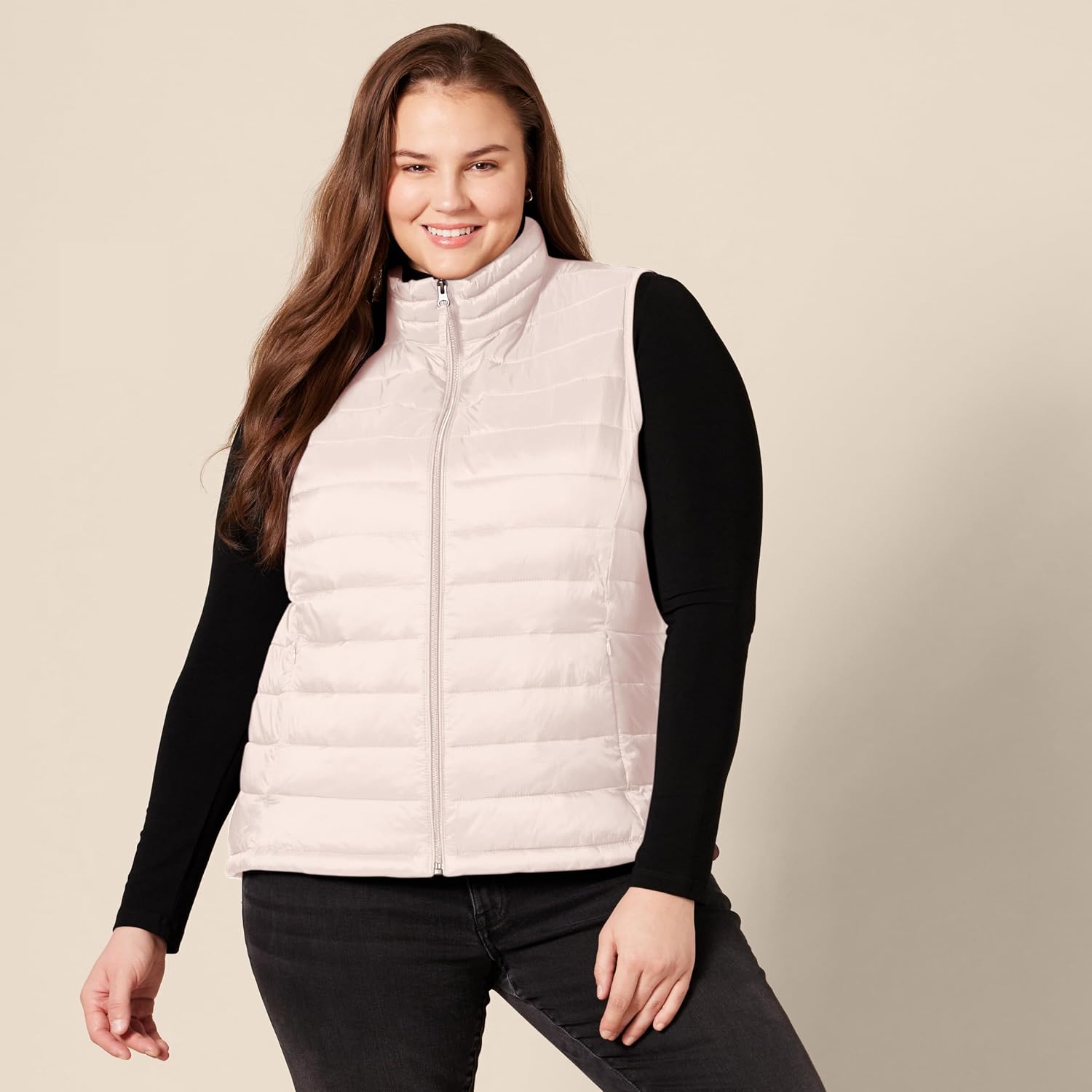 Detalle 2 de Amazon Essentials Damen Leichte Wasserabweisende und Packbare Steppweste – Regular Fit