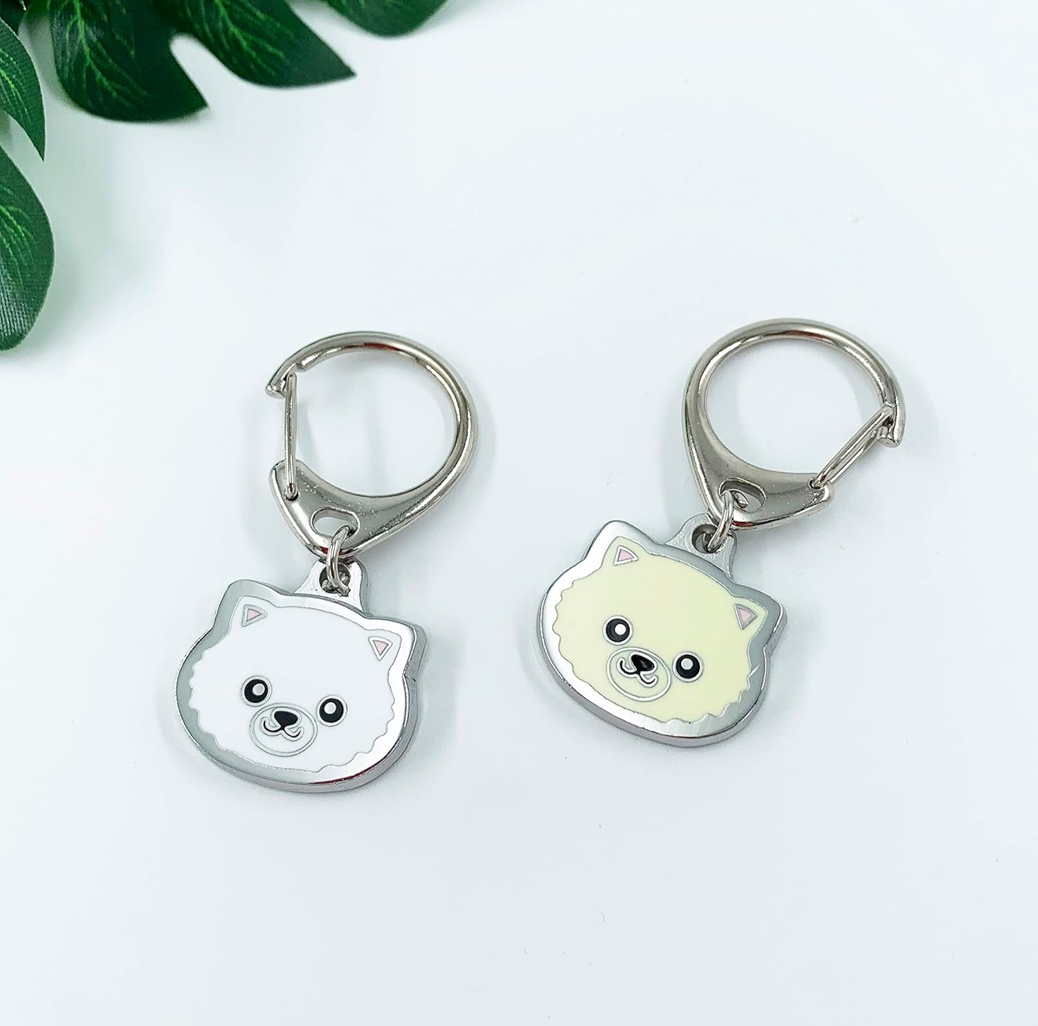 Detalle de Yellow Pomeranian dog pendant keyring – metal Dog ID tag keyfob