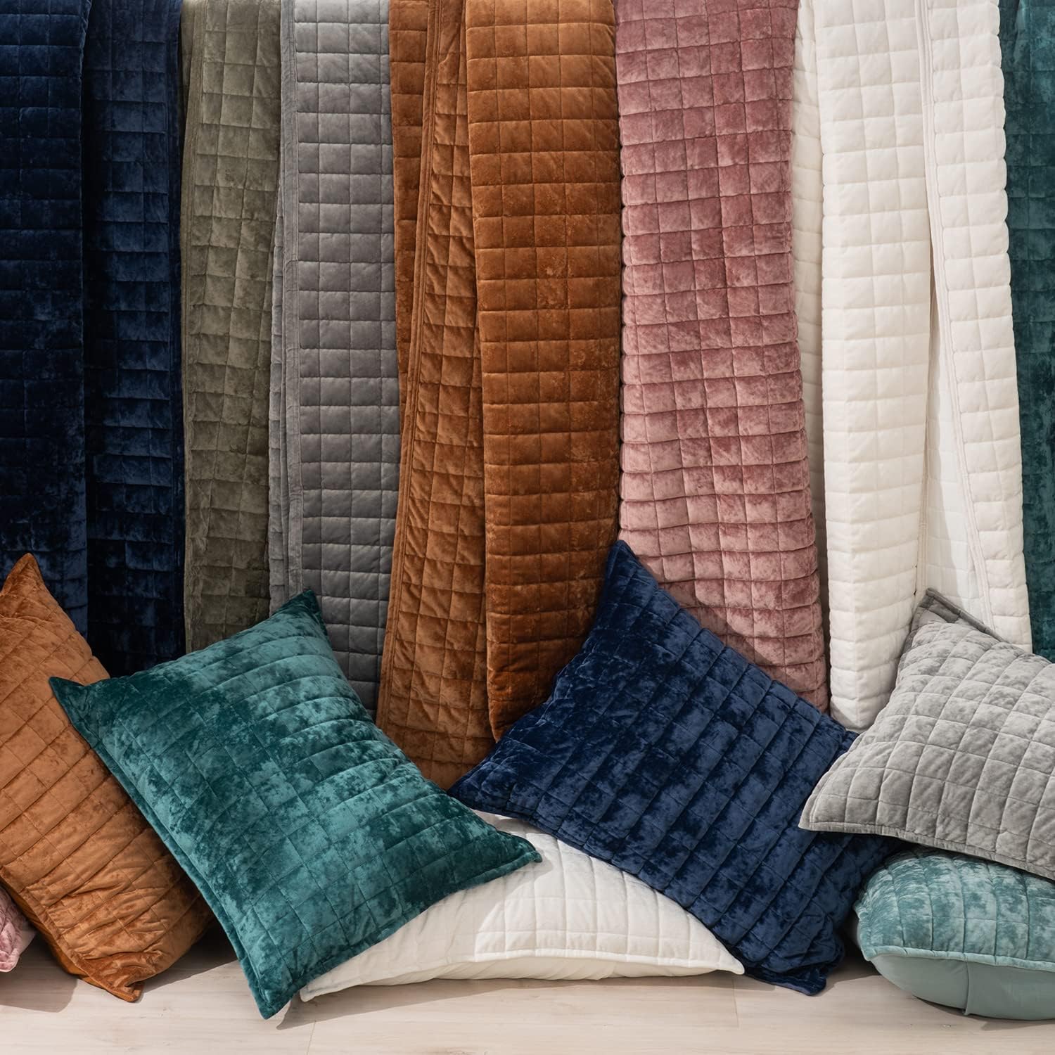 Thumbnail 6 de RECYCO Luxury Velvet Quilt Set (California King 118'' x 106''): Ultra-Soft, Lightweight, Oversized Comfort for All Season Bedding