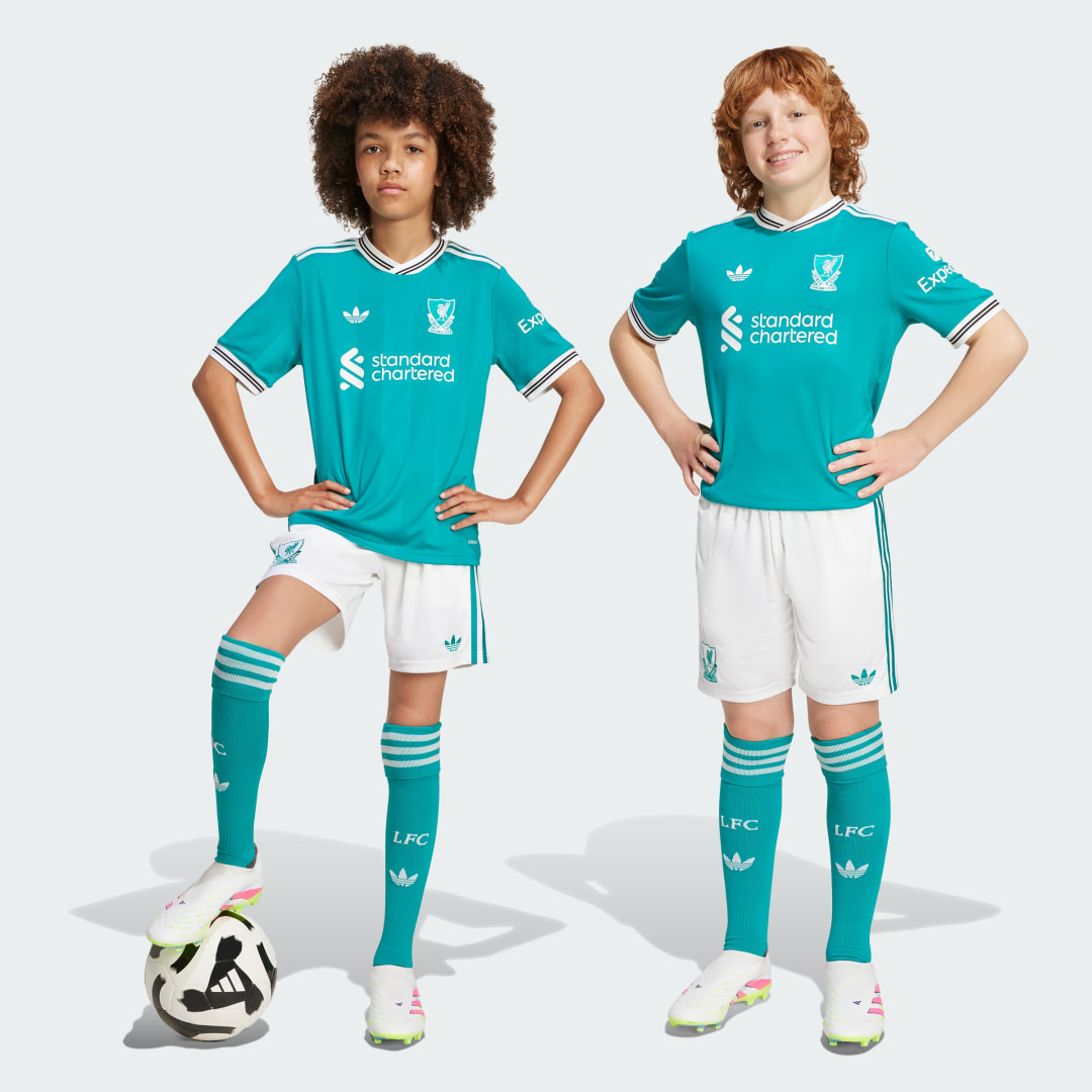 Detalle de Pantalón corto tercera equipación Liverpool FC 25/26 de Adidas