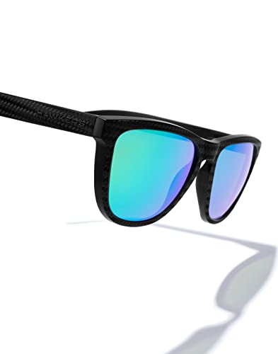 Detalle de Hawkers Carbon One RAW Carbon Fiber: gafas de sol unisex con estilo y rendimiento