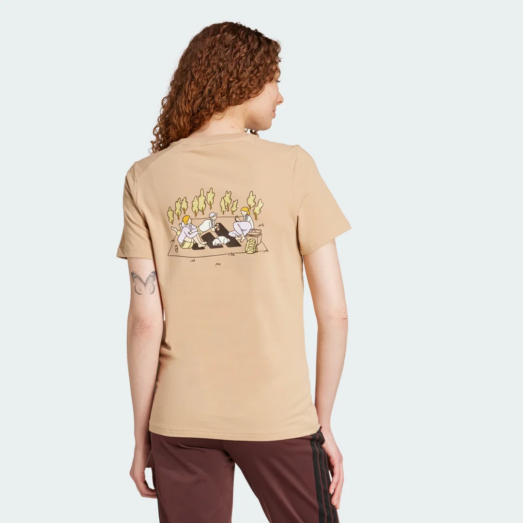 Thumbnail 1 de Codes Doodle Camp Graphic T-Shirt de Adidas: ¿vale la pena para tu armario casual?