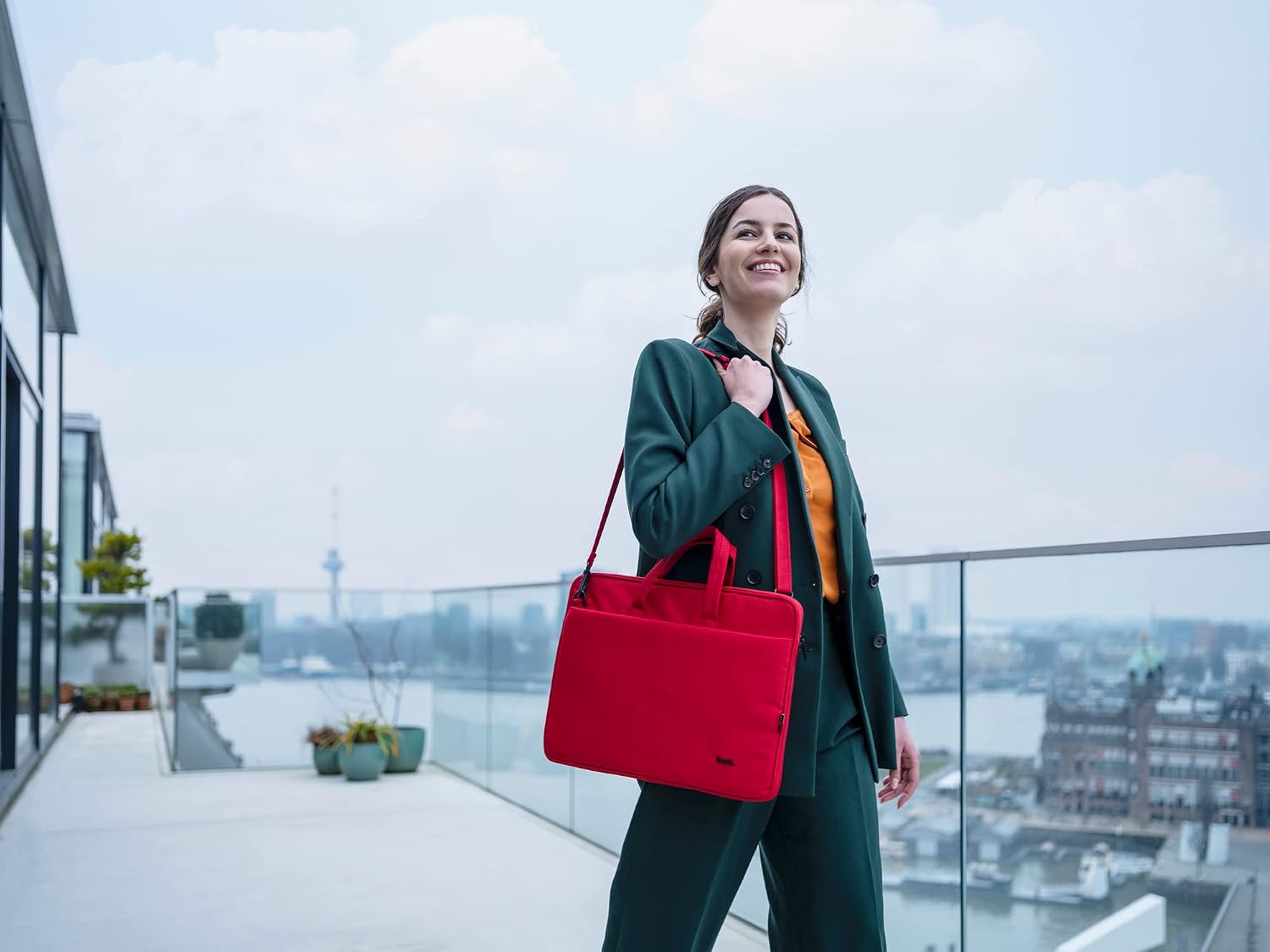 Detalle de Trust Bologna Sustainable Slim Laptop Bag 16 Inch Review