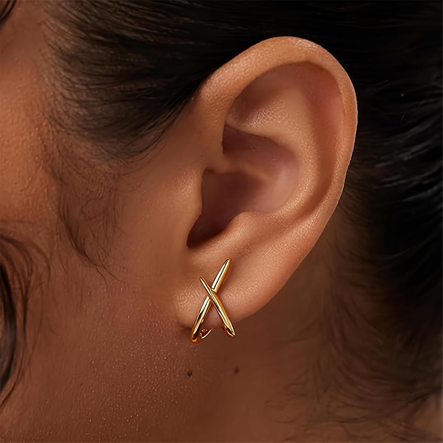 Detalle de Loutade Ohrstecker aus 925 Sterling Silber (hypoallergen, ohne Nickel) mit Cubic Zirkonia – X-Design
