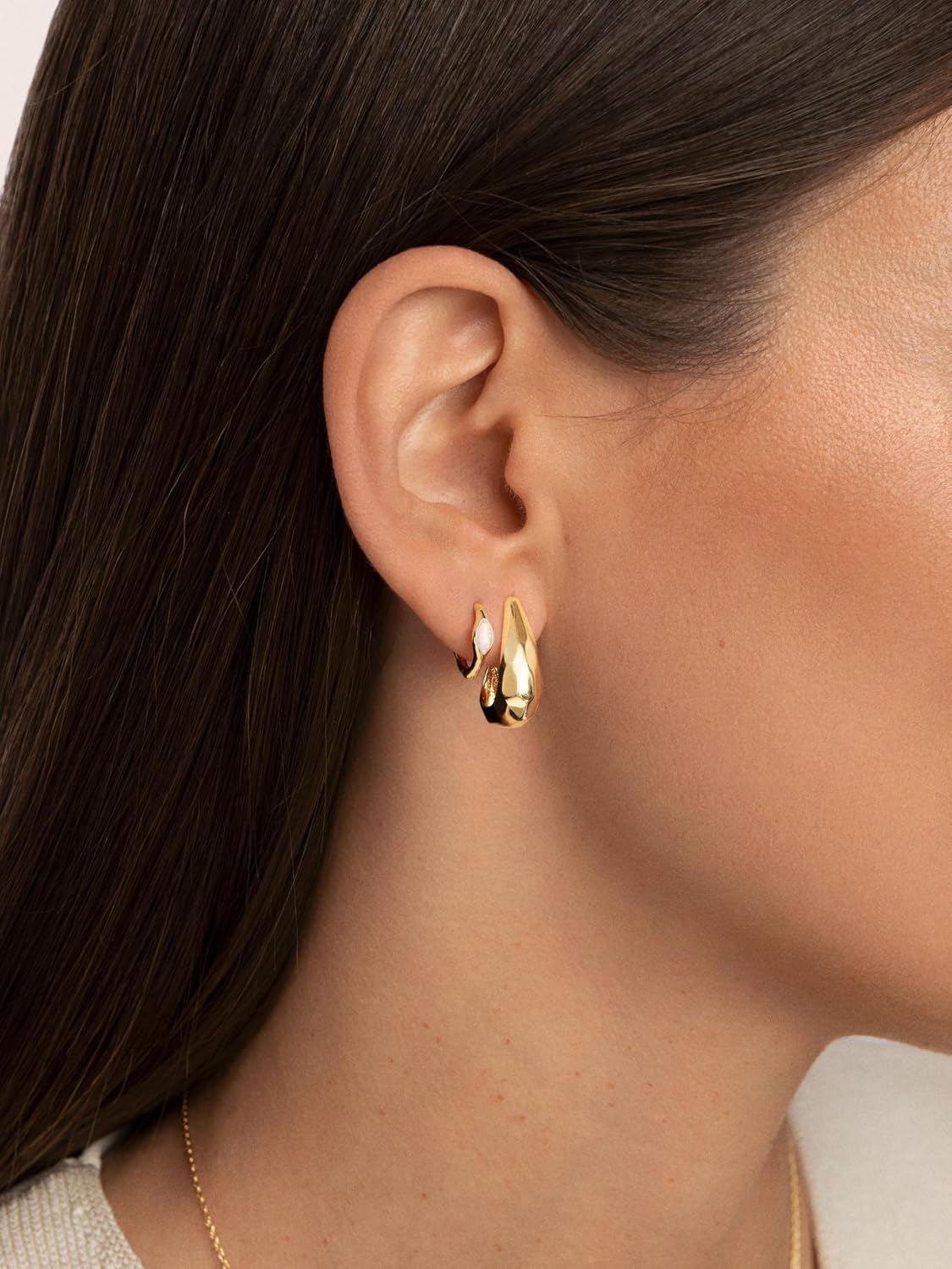 Detalle 2 de SINGULARU Orecchino Singolo Cerchio Hope in oro 18 kt 💍