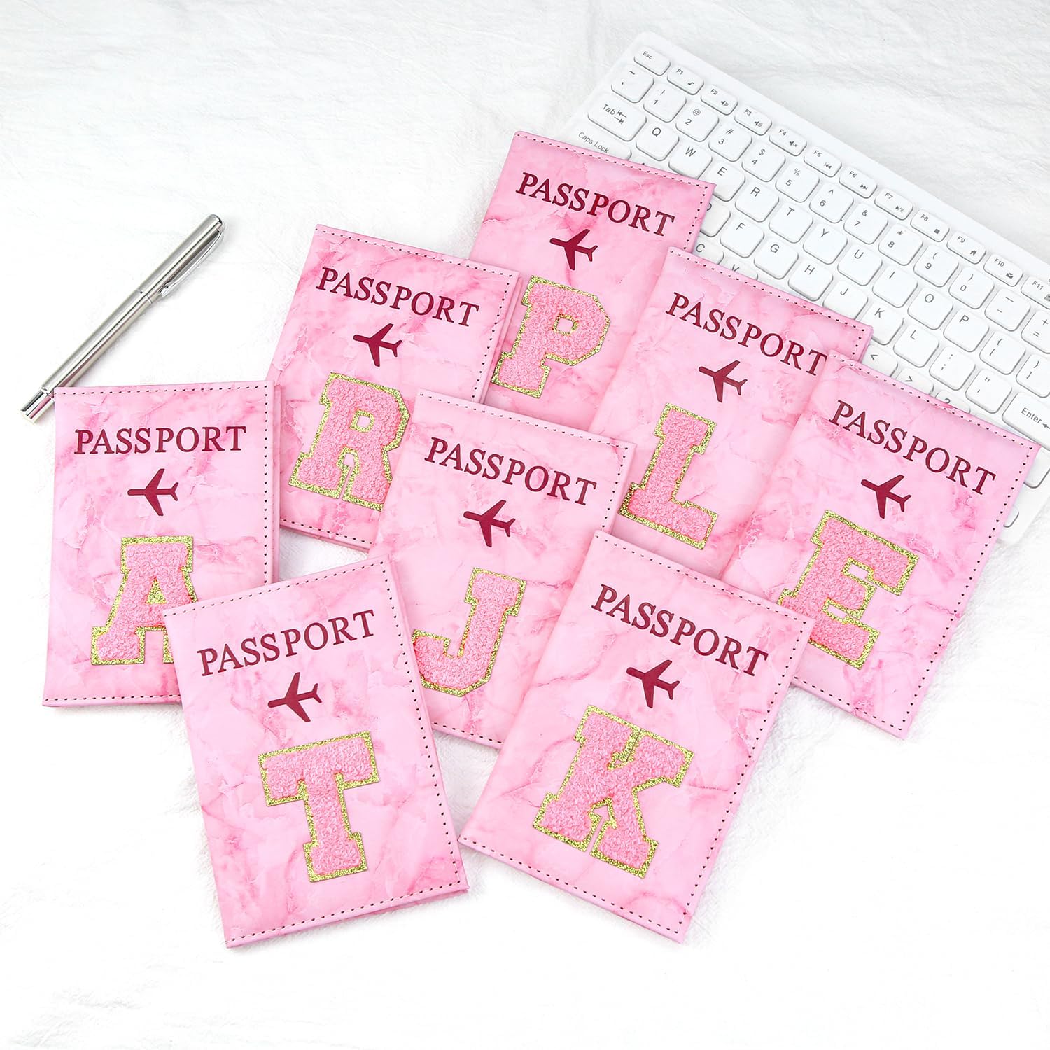 Thumbnail 5 de ILIYAH Personalized Initial Passport Holder – Pink Marble Chenille Letter