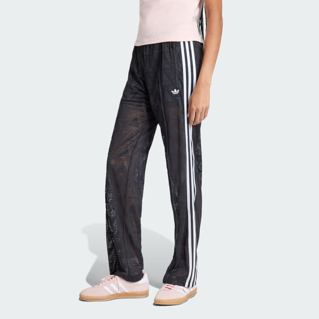Detalle de Pantalón de Encaje Clásico Firebird de Adidas (negro) – estilo y comodidad atemporal