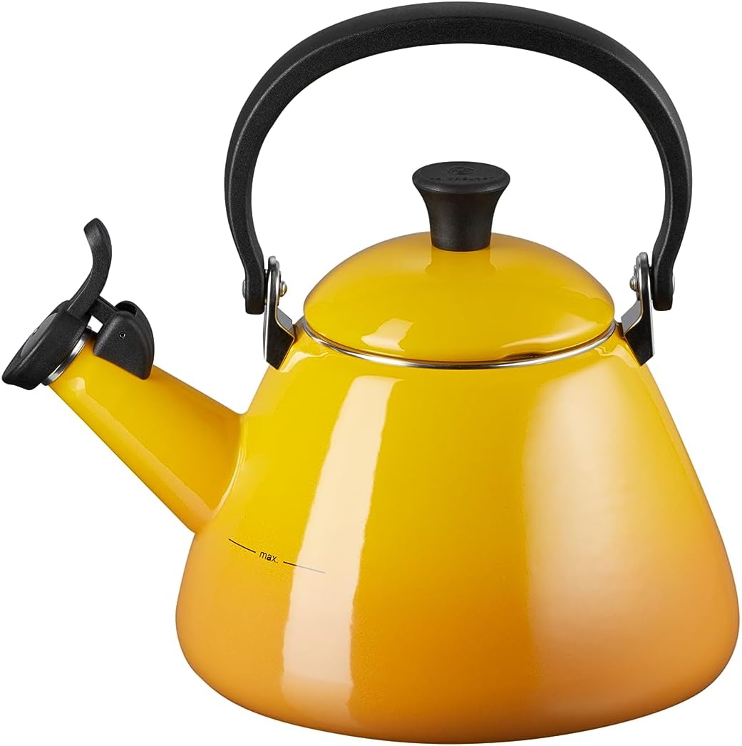 Detalle 2 de Le Creuset Kone Stove-Top Kettle with Whistle, 1.6 L, Nectar