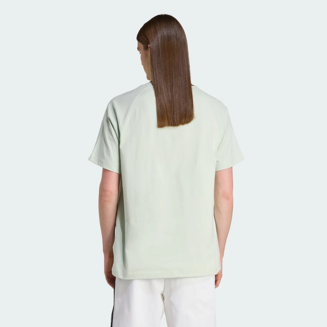 Detalle 2 de Camiseta Premium Essentials de Adidas — Verde