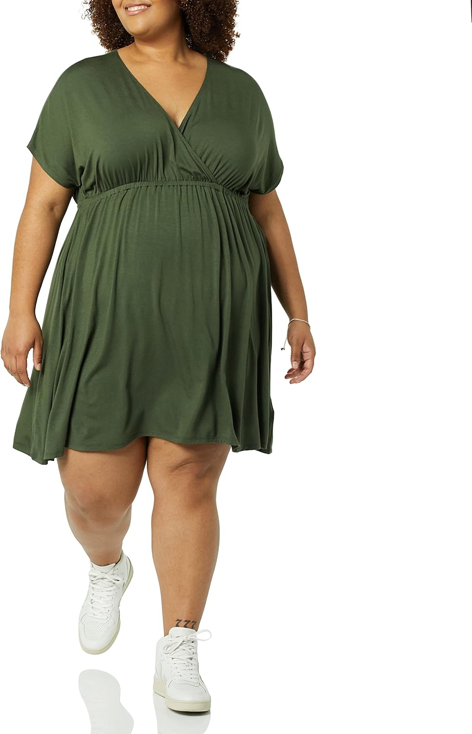 Thumbnail 2 de Amazon Essentials women’s casual surplice dress (beach & wedding guest) – plus sizes available