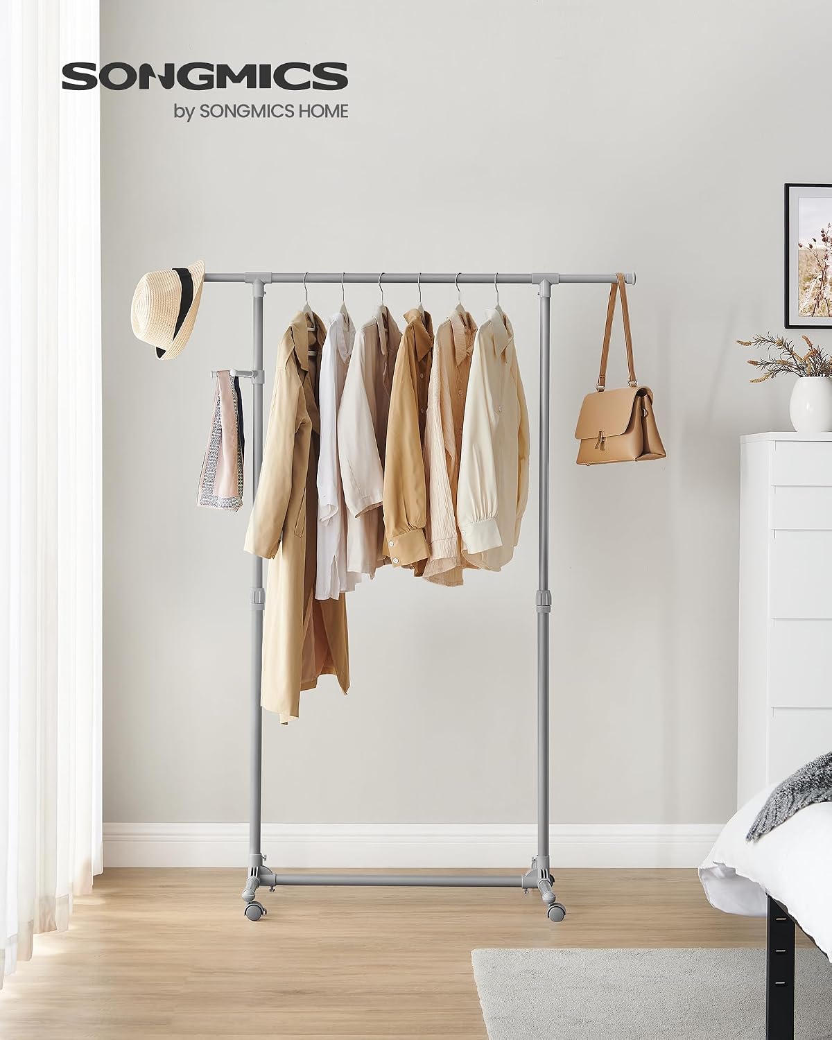 Detalle 2 de SONGMICS Perchero con Ruedas Altura 97-165 cm