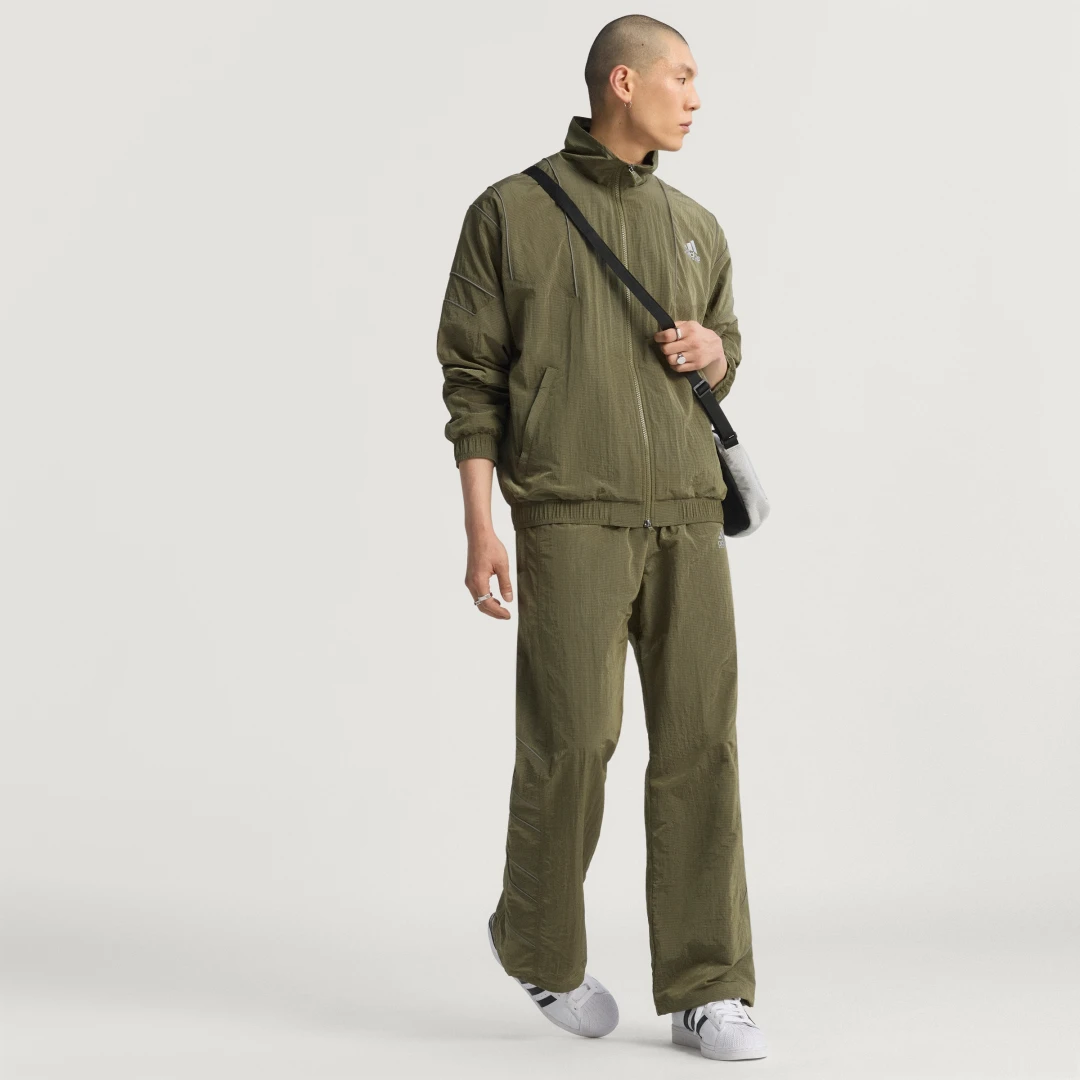 Detalle de Chaqueta deportiva adidas Equipment – Verde