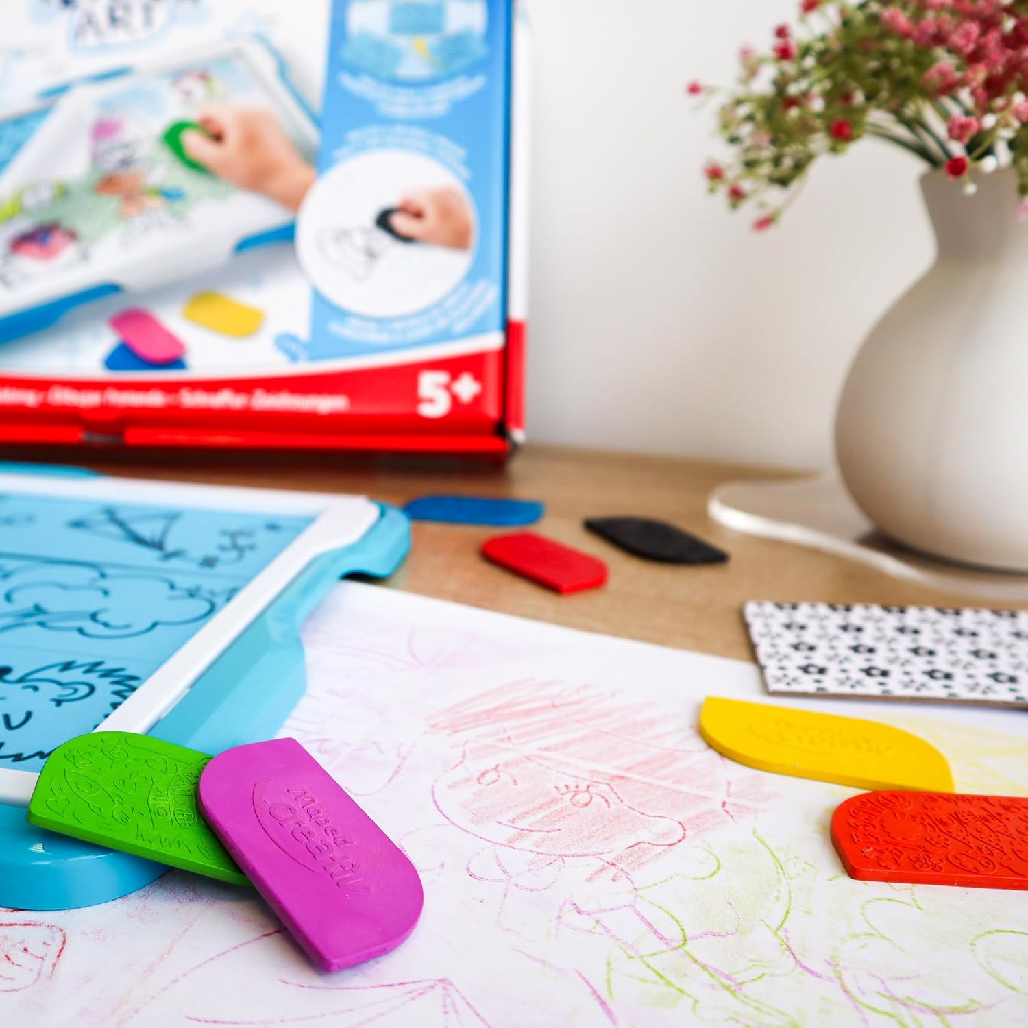Detalle 2 de Maped Creativ texturkit för teckning med ritbord, mallar och vaxfärger