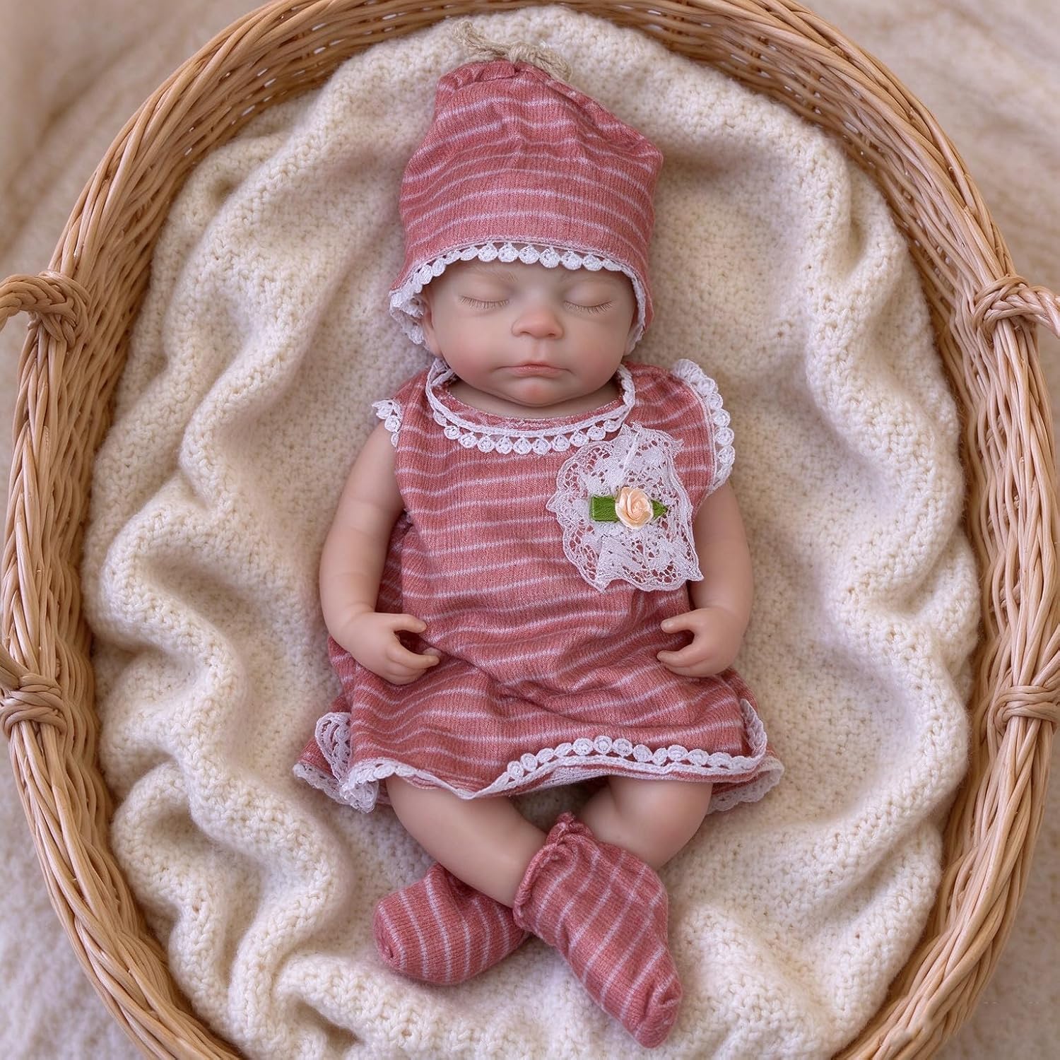 Detalle 2 de Yokyyi Timothy 13-Inch Full Silicone Reborn Baby Doll with Closed Eyes