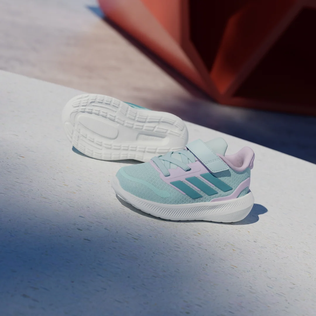 Detalle de Zapatilla Runfalcon 5 Kids de Adidas: comodidad y color turquesa para peques