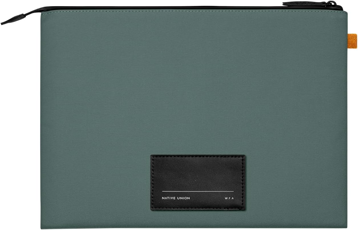 Detalle de Native Union W.F.A 13" MacBook Sleeve with 360-degree protection (recycled materials) – slim minimalist cover