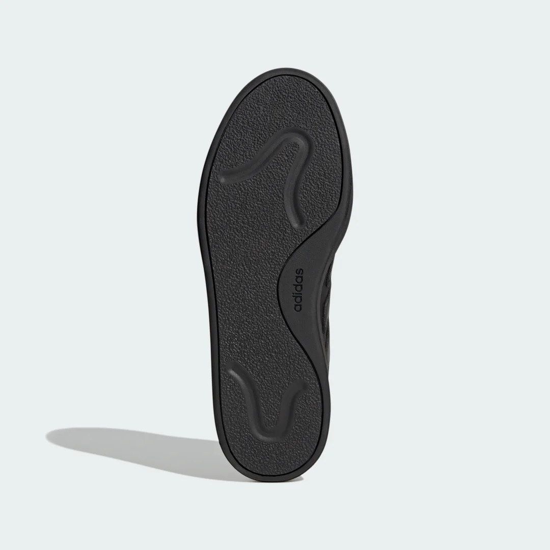 Detalle de Zapatilla Courtblock de Adidas en Negro: estilo urbano y comodidad para el día a día