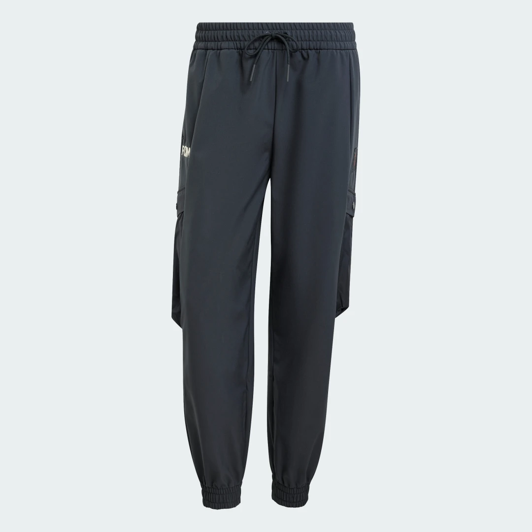 Detalle 2 de Pantalón FC Bayern Seasonal Cargo de Adidas – Gris