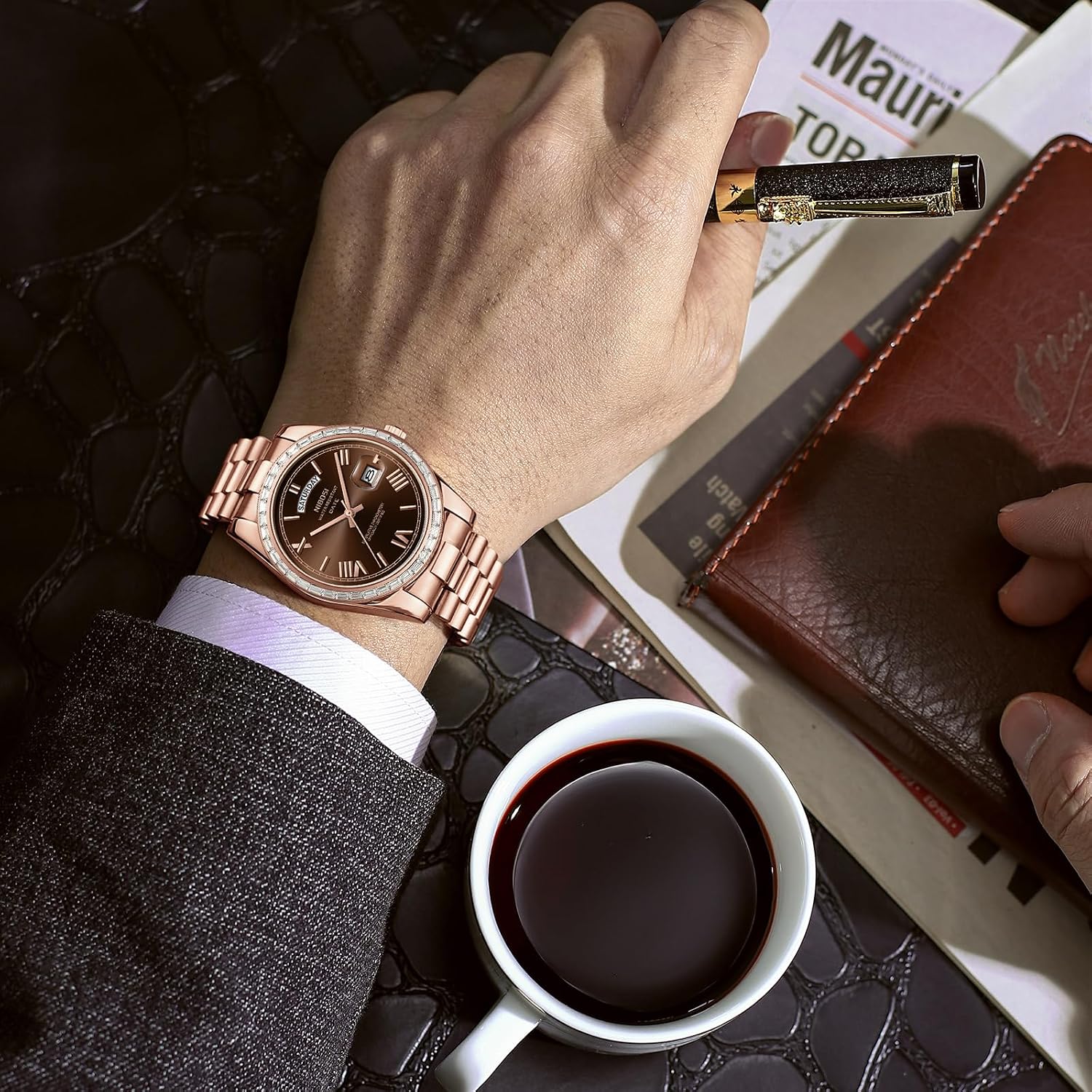 Detalle de NIBOSI Orologio da uomo analogico al quarzo con lunetta “diamanti”, impermeabile 3 ATM e calendario giorno/data