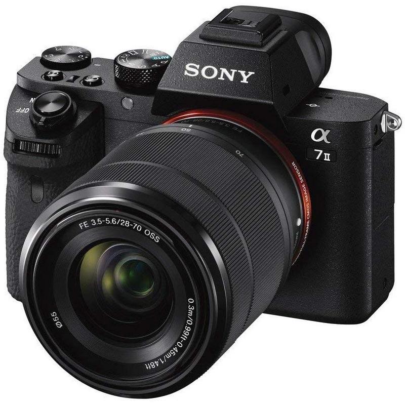 Detalle de Sony Alpha 7 II 24.3MP con estabilización de 5 ejes y objetivo FE 28-70mm OSS