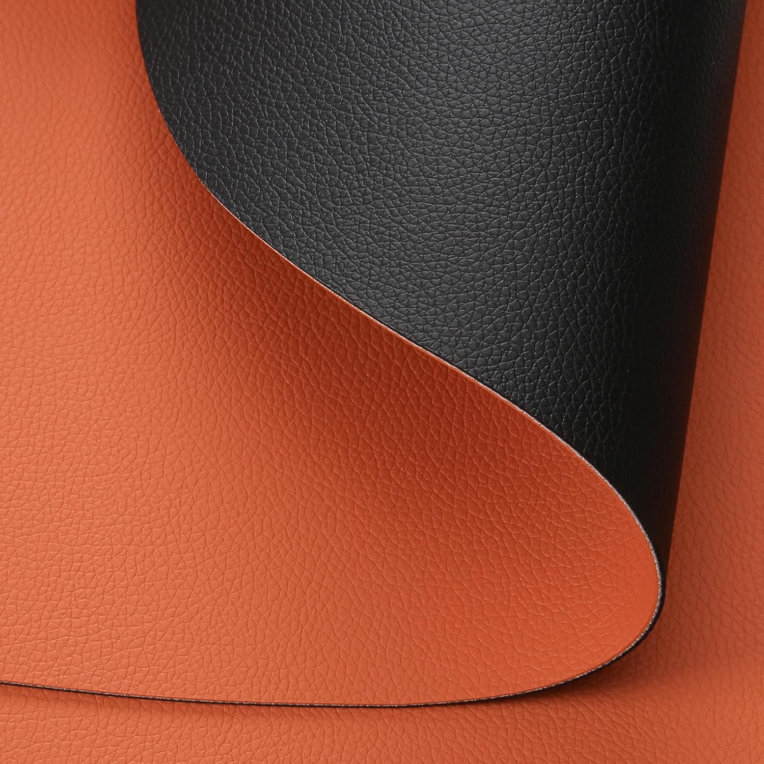 Thumbnail 3 de Myir JUN Tischsets aus Kunstleder (PVC) mit Untersetzern, doppelseitig, abwaschbar – Set mit 6, Schwarz/Orange