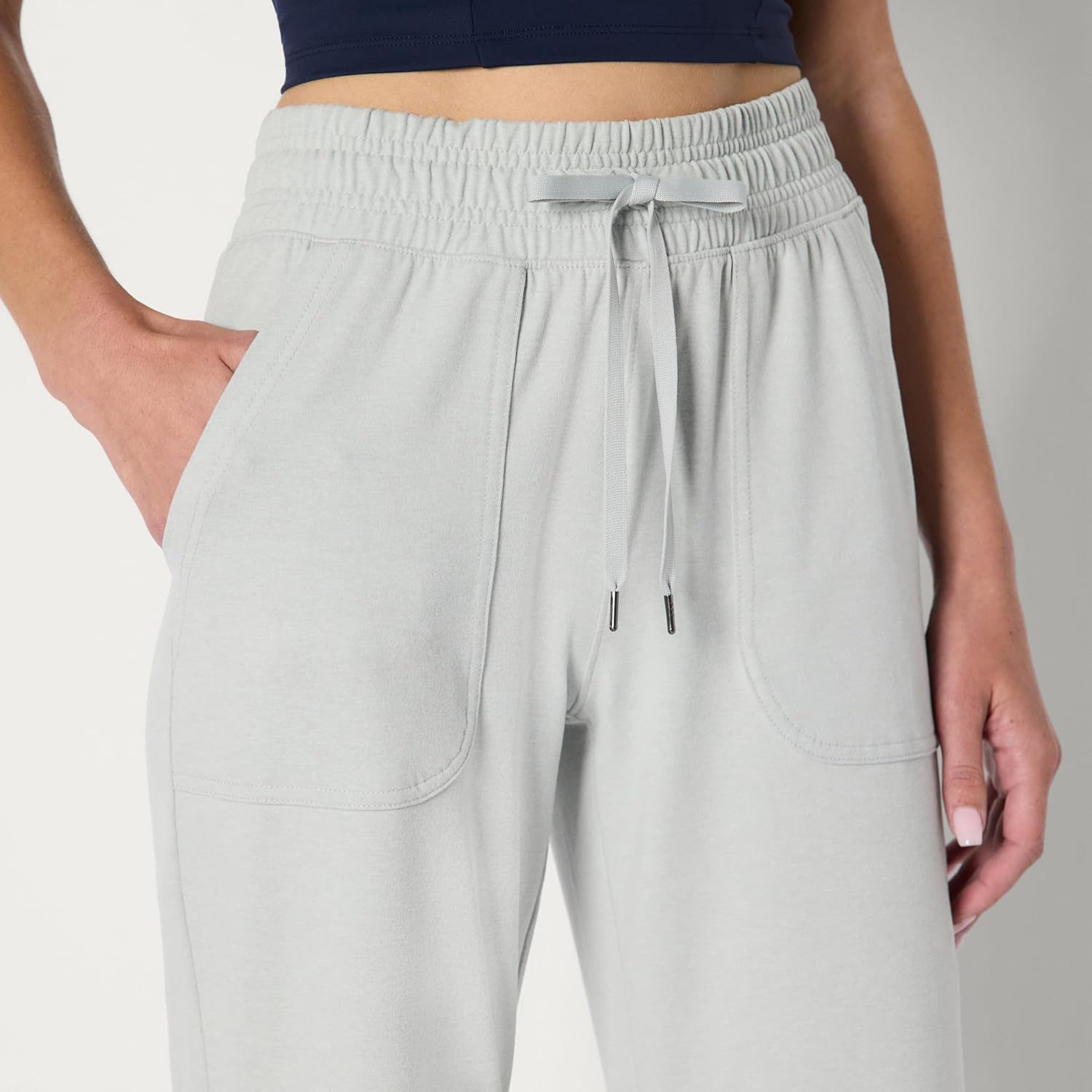 Thumbnail 4 de Amazon Essentials Women’s Relaxed Fit Athletic Soft Performance Stretch Tracksuit Bottoms